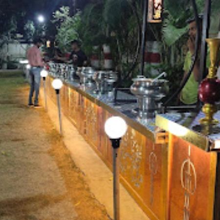 Hotel Blue Paradise Chandrapur Esterno foto