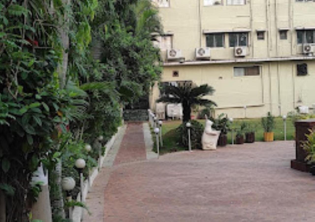 Hotel Blue Paradise Chandrapur Esterno foto