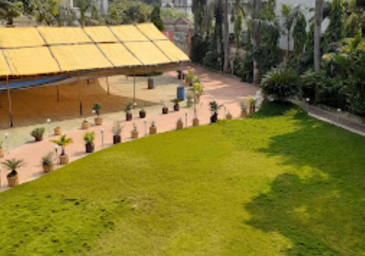 Hotel Blue Paradise Chandrapur Esterno foto