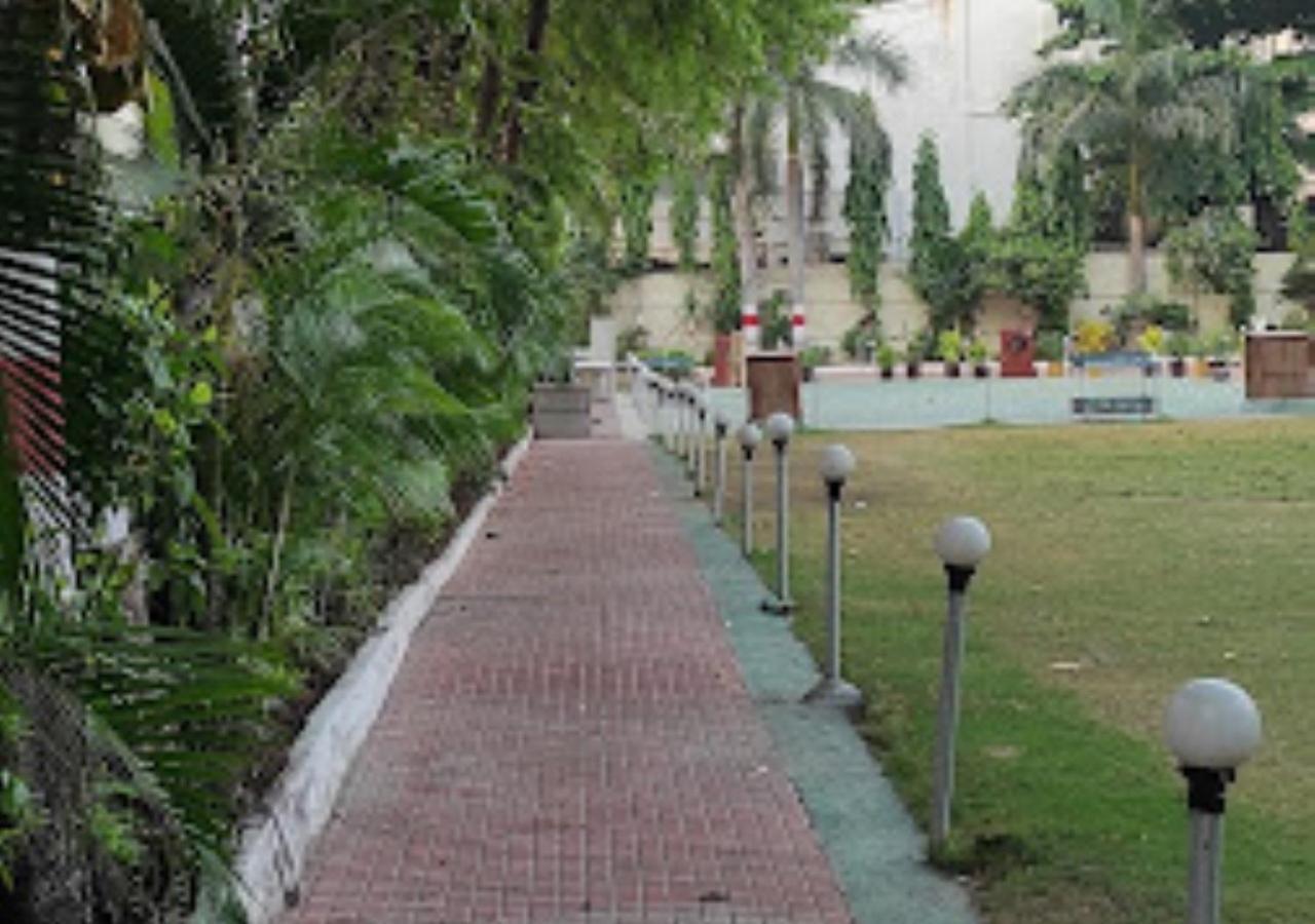 Hotel Blue Paradise Chandrapur Esterno foto