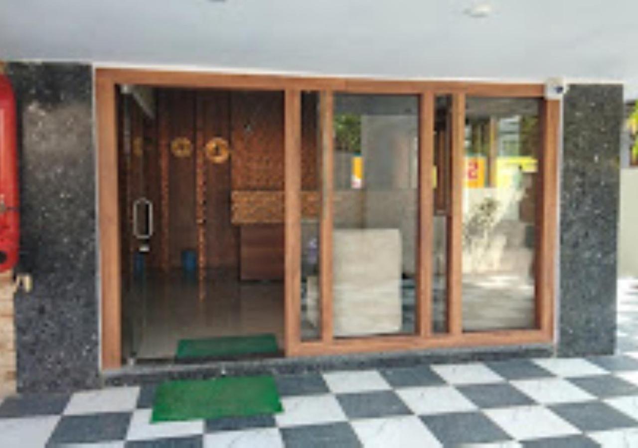 Hotel Blue Paradise Chandrapur Esterno foto