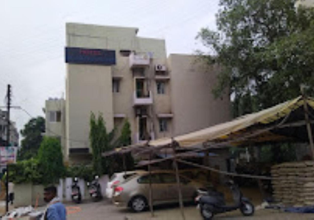 Hotel Blue Paradise Chandrapur Esterno foto
