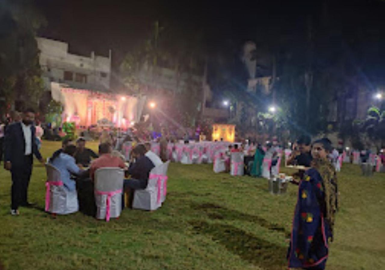 Hotel Blue Paradise Chandrapur Esterno foto